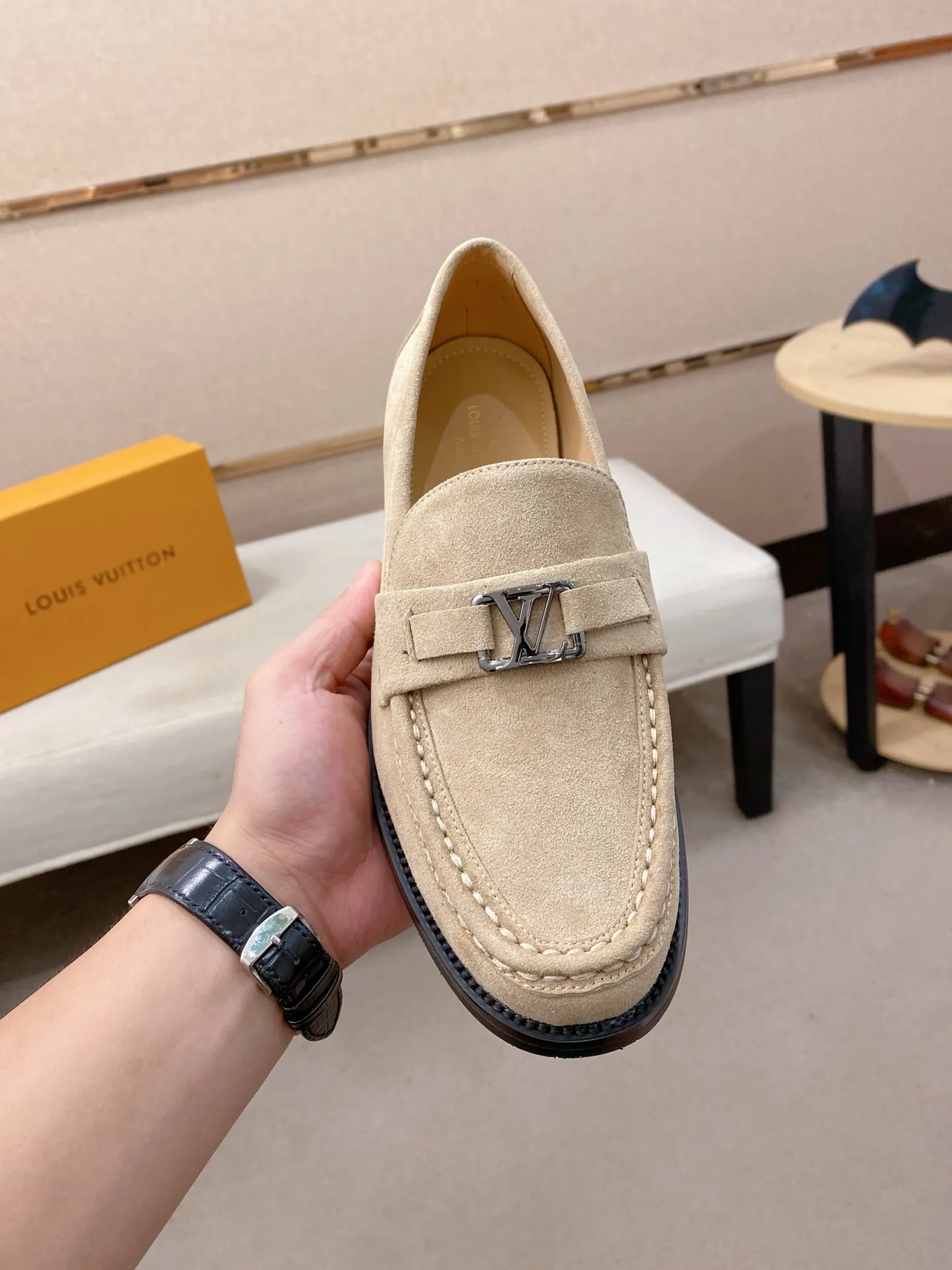 Men's shoes 💰 500💰⚡️New models available⚡️Louis Vuitton (Louis Vuitton/LV) casual, business formal wear! Made with pure Italian craftsmanship, the upper is made of first-layer cowhide, which is full of texture! The lining is cowhide and the original rubber leather shoe outsole. The style is atmospheric and comfortable! Positive code 38-44
